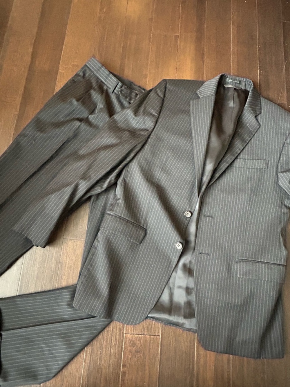 Ralph Lauren Men's Pinstripe Suit. Pants and blazer/jacket.black/dark blue. EUC!